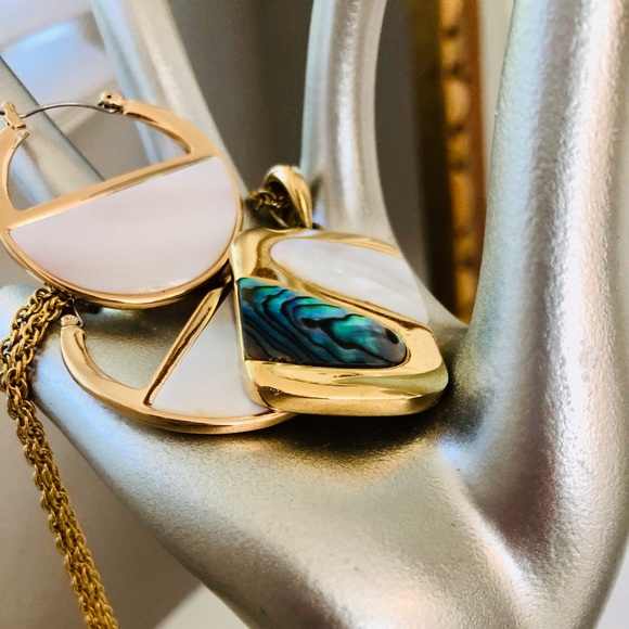 Vintage Abalone Pendant & Mother of Pearl Earrings - Picture 12 of 14